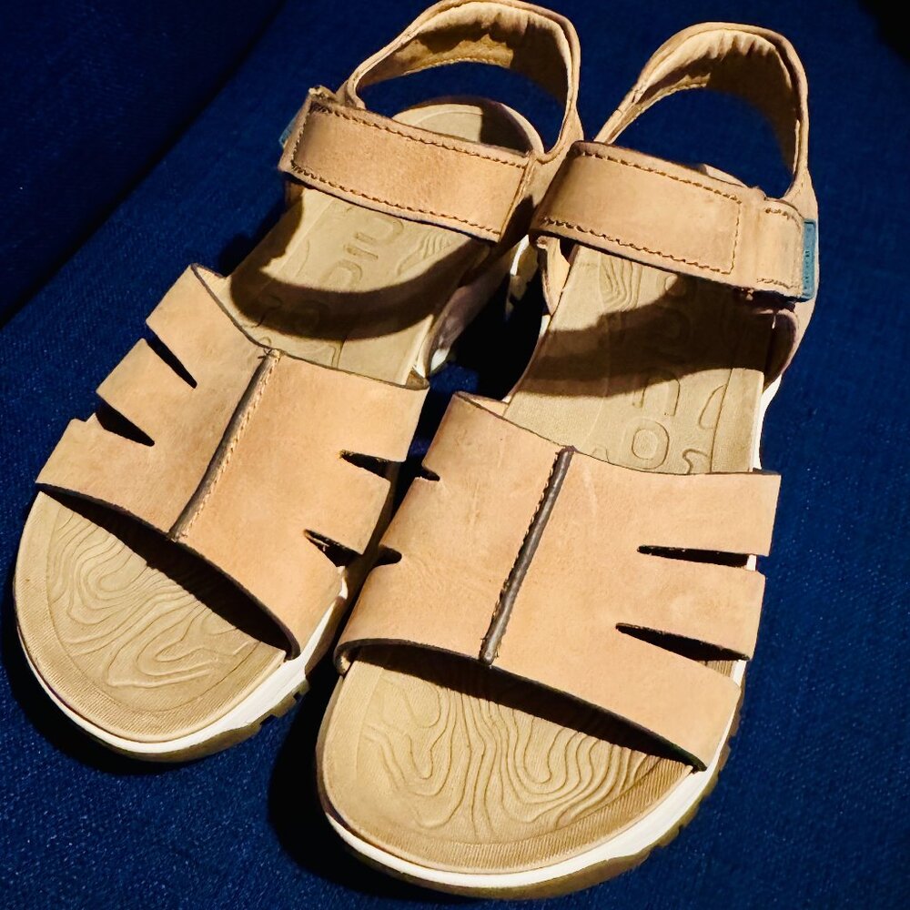 Bionica Naddell Ankle Strap Sandals (Tan)